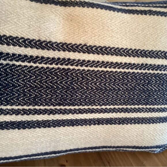 OBLONG RECTANGLE COTTON BLEND THROW PILLOW NAVY CREAM FRINGED ZIPPERED COVER 22” - Picture 6 of 6